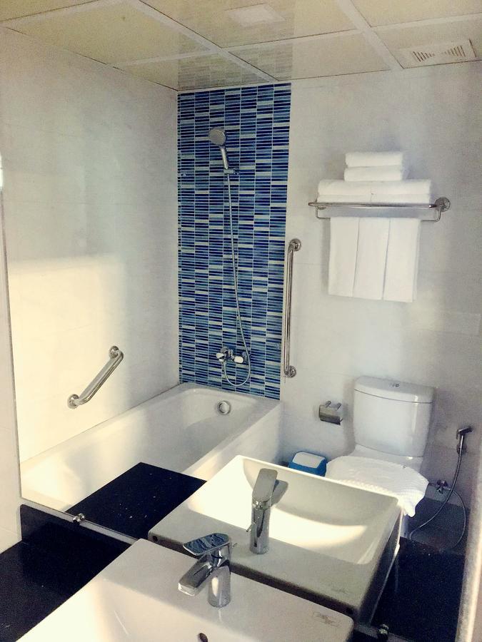 Hotel Azure Yangon Luaran gambar